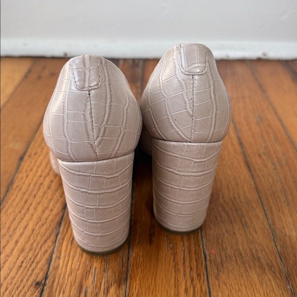 Nine West croc embossed cream Block Heel Pumps 7.5 - Picture 4 of 8